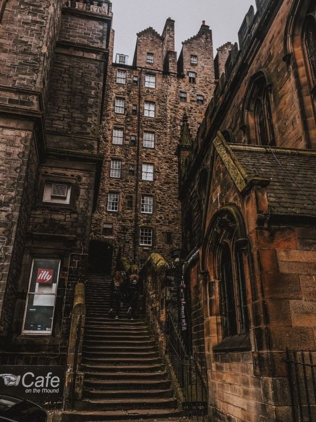 Architect_art1's tweet photo. dark academia arcitecture https://t.co/q9dIa2h2P8