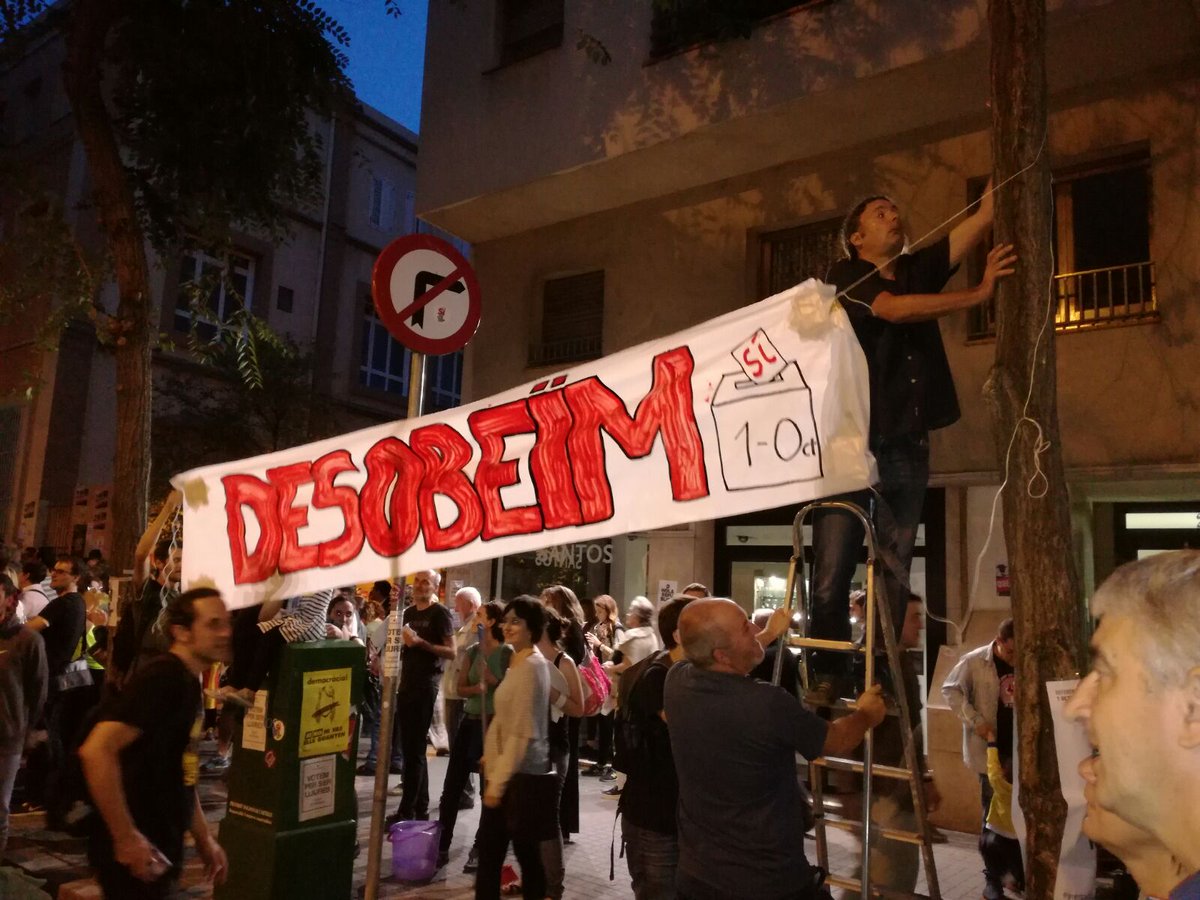 La_Torna's tweet photo. L’1-O del 17 juntes vam sortir al carrer x votar, x defensar les urnes i x cridar ben fort que l’únic sobirà al que reconeixem és el poble. No ho oblidem. Ni tampoc que avui seguim tenint exiliades i represaliades. No esteu soles✊🏾#hoTORNAremafer #VamVotar #SpanishIsAFascistState https://t.co/L5eZLWVhlN