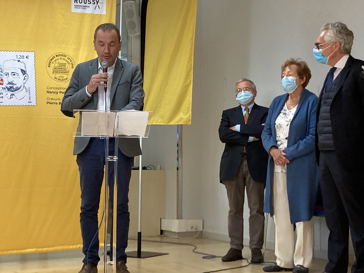 toutsurletimbre's tweet photo. En direct de l’hôpital @GustaveRoussy à #Villejuif : le #timbre #GustaveRoussy devoilé par le professeur @barlesi directeur général de l’hôpital et Solange Bruel, petite nièce de Gustave Roussy, en présence de @PierreGarzon et Bertrand Sinais à l’initiative de ce timbre. https://t.co/ybKmBrWex7