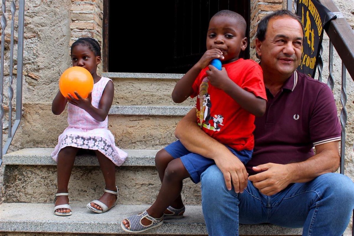 «Sono rimasto quello che ha seguito un sogno di umanità e democrazia in questo momento. 
Il sogno continuerà fino alla fine».

Continuando a sognare, al fianco di Mimmo Lucano. #iostoconmimmolucano #riace #pigneto