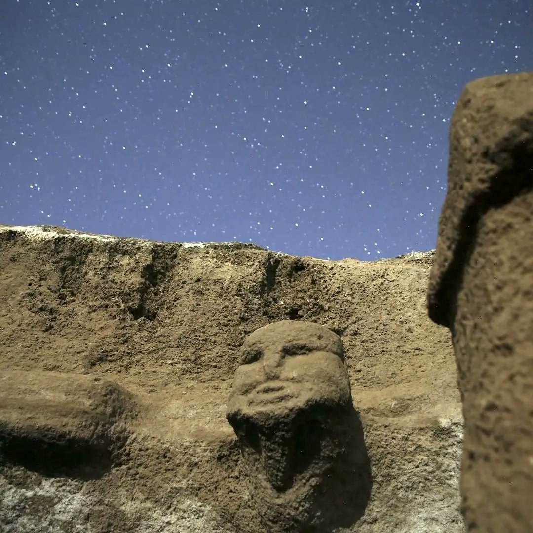 Karahantepe'de gece 🌌
Şanlıurfa'nın Haliliye ilçesi kırsalında bulunan Karahantepe...
1997'de keşfedilen alanda 250 dikilitaş bulunuyor. Kazı çalışmalarıysa Eylül 2019'da başladı. #Repost 👉 <a href="/bbcturkce/">BBC News Türkçe</a> #instagram
Foto:
📷: Eşber Ayaydın/AA via Getty Images