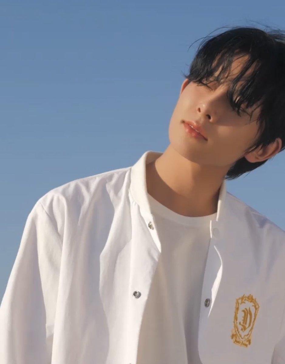ihs_heeseung's tweet photo. mom im in love (ಥ﹏ಥ) https://t.co/zB1iITqTza