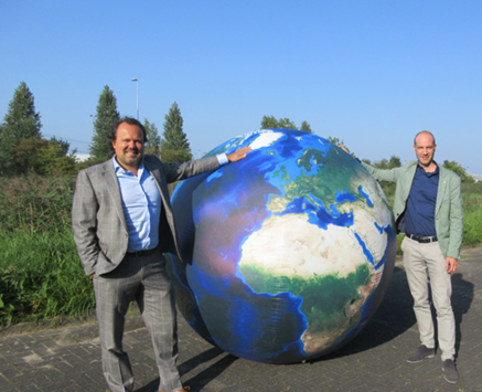 evofenedex's tweet photo. 'We vinden het belangrijk dat ondernemers toegang hebben tot de juiste informatie en hulp krijgen bij het verduurzamen van hun logistieke keten. Met BigMile zijn onze leden in staat hun CO2-uitstoot inzichtelijk te krijgen', aldus @ThomasReitsma1 https://t.co/78AegBbx7h https://t.co/lCNceWcvzQ