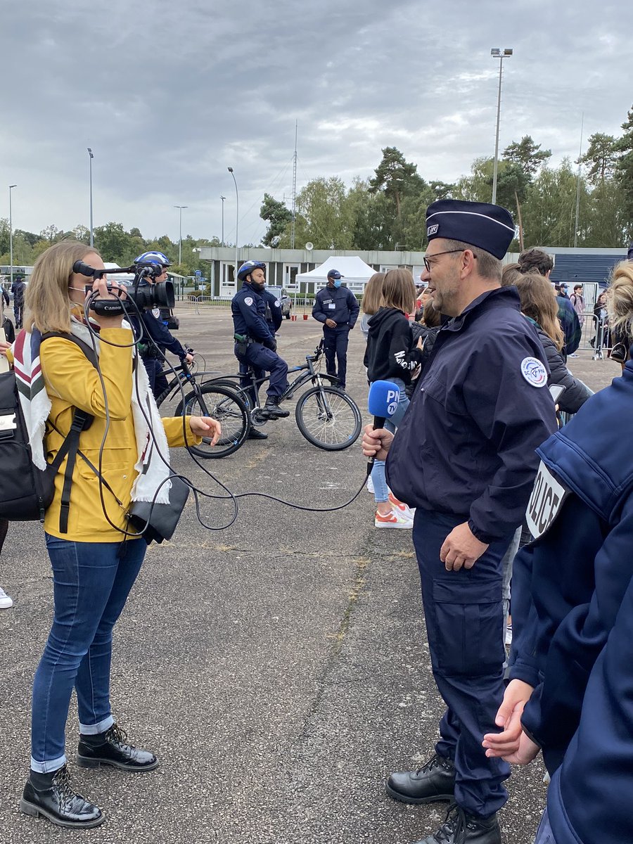 BonnaterreL's tweet photo. Savez vous que #Oissel accueille la plus grande école de #police de France ? 
Ce vendredi est consacré à l’accueil des scolaires et la journée de demain sera ouverte au grand public. N’hésitez pas à franchir les portes de ce site de 66 hectares ! #Normandie #Rouen @PoliceNat76 https://t.co/Fmh5By6k2G