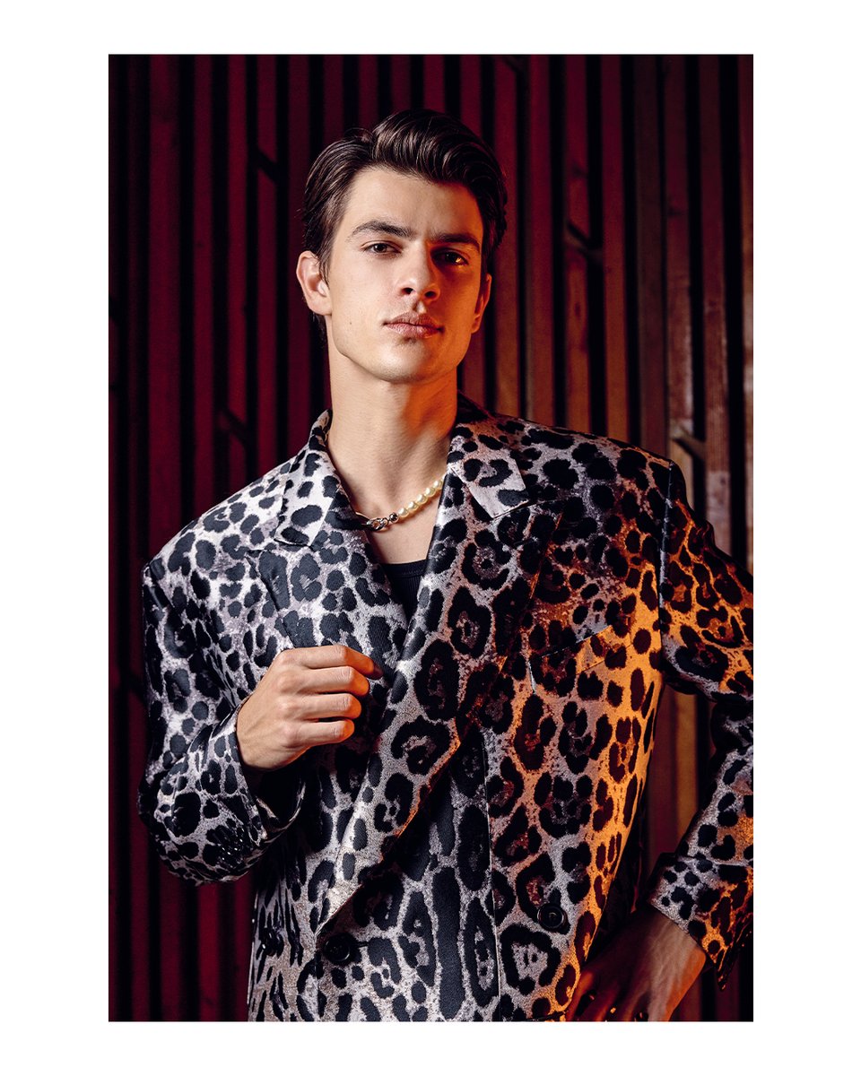 dolcegabbana's tweet photo. An essential and refined look captured by #DavidMiller, featuring a double-breasted #DolceGabbana blazer with the iconic #DGLeo print. 
#DGTogether https://t.co/dxSBwukqPM
