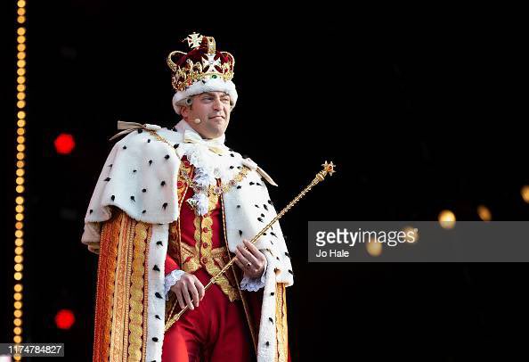 RobynsJon's tweet photo. Just wondered @JRobyns was any part of King George inside you already or did you have to use all your fine acting skills to bring him to life? ππ€£ππ #hamilton #kinggeorge #musicaltheatre #jonrobyns https://t.co/nFsFynaS0M