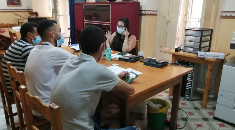 fundaciobayt's tweet photo. ➡️Després d'un mes de la seva arribada, en quina situació es troben les persones que #acollim, fugides de l'Afganistan?
Gràcies @socialpuntcat per aprofundir en el funcionament del marc legal de l'acollida i la situació que viuen ara les persones que s'hi troben https://t.co/muiopKll1M