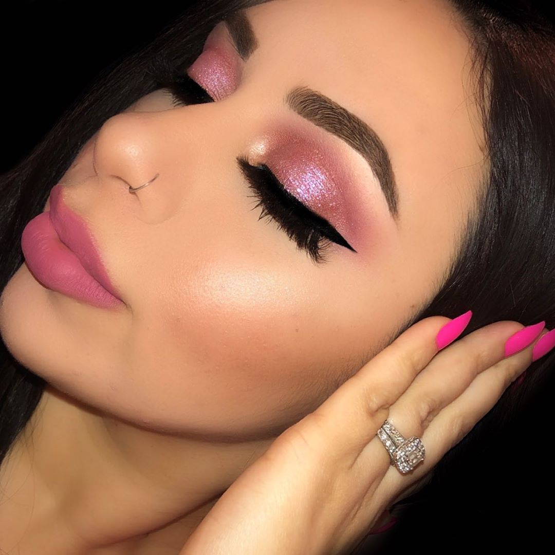 LondonCopyright's tweet photo. Pretty in pink ๐ Still here for pastels in Autumn ๐
Gorgeous ๐ธ IG: mariv_xoxo using The Opera Eyeshadow Palette and our Black Gel Eyeliner int his look ๐
Explore our store ๐
https://t.co/l7NX1L1PxE
#pinkglam
#LondonCopyright #LondonCopyrightCosmetics https://t.co/1cleeFGVyi