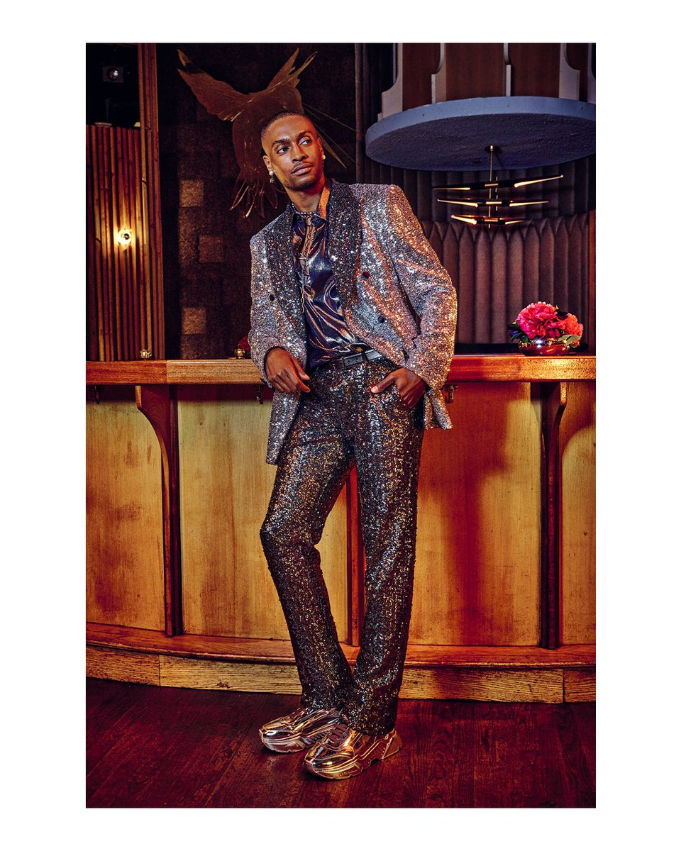 dolcegabbana's tweet photo. An essential and refined look captured by #DavidMiller, featuring a double-breasted #DolceGabbana sequined suit paired with a silk shirt. 
#DGTogether https://t.co/7HjA7liGtf