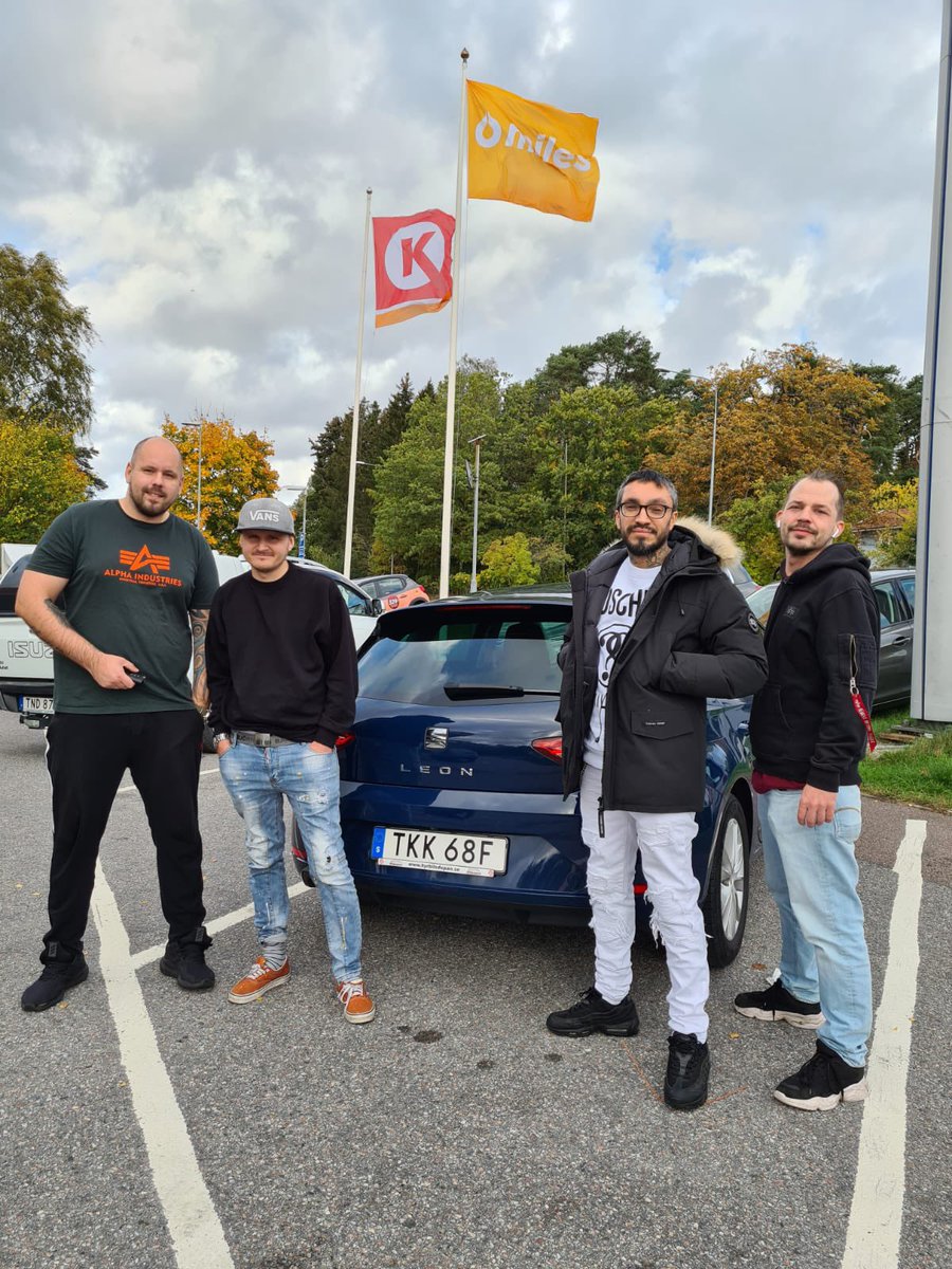 ungakris's tweet photo. Mot #Falkenberg för en helg med gemenskap och jobb! 🙌 🚘 #ontheroadagain #kamratskap #solidaritet #ungakris #revansch #uppigen https://t.co/SYtu1qkDgh