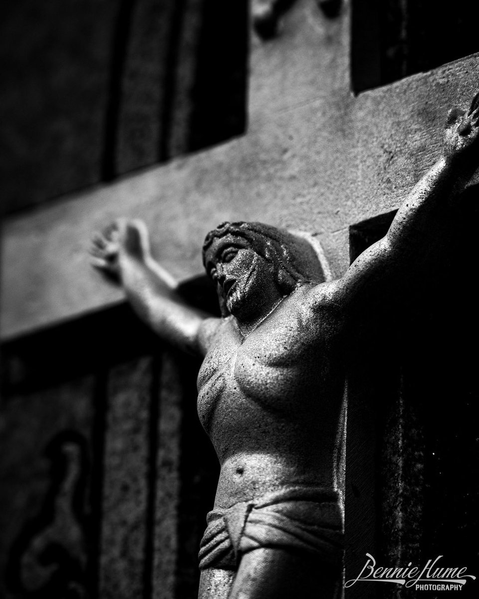 AndCatacombs's tweet photo. @_vinpuc https://t.co/SuM9KC1zTr…  Cemeteries, graveyards and churches. https://t.co/aqNCeKaRWk