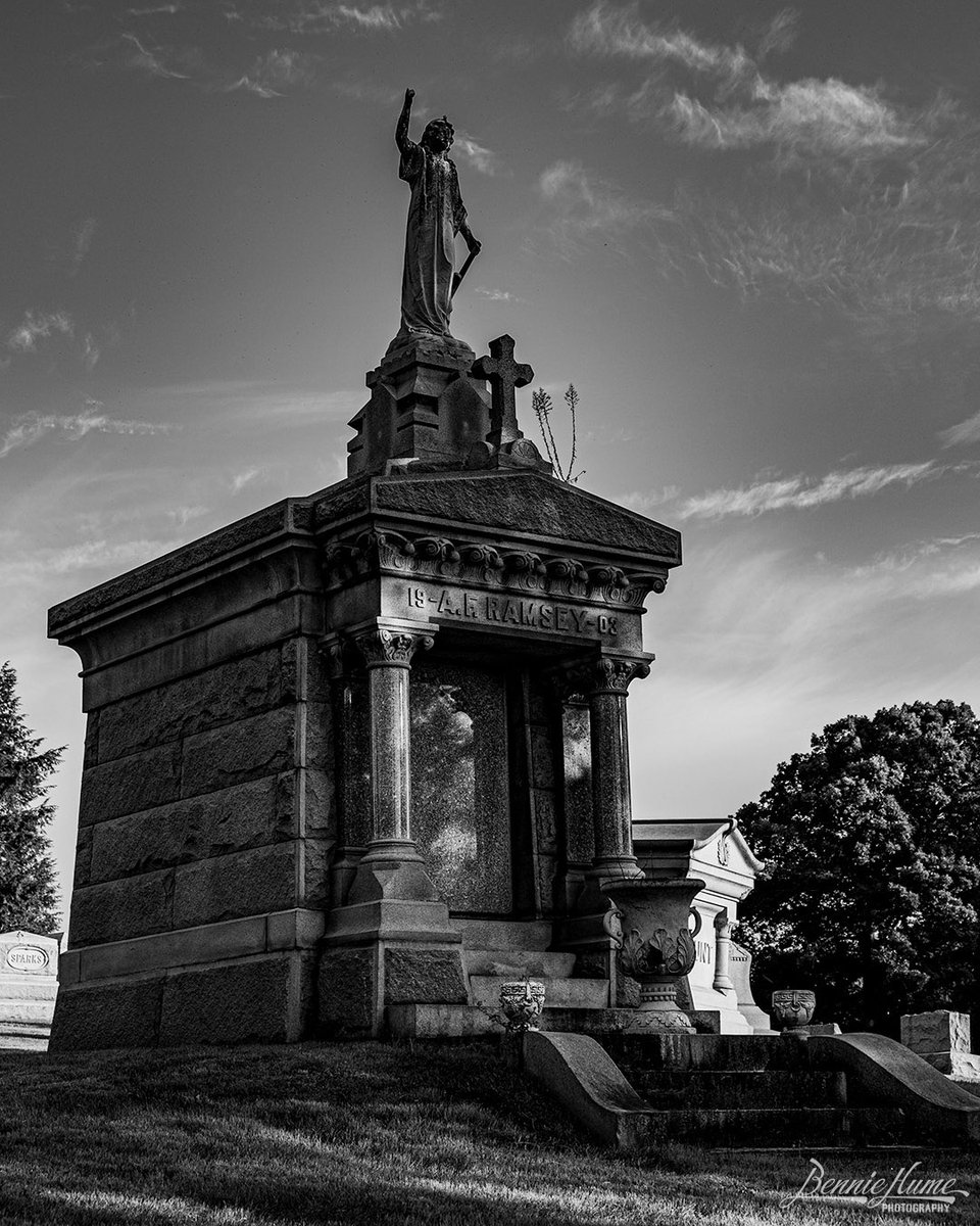AndCatacombs's tweet photo. @_vinpuc https://t.co/SuM9KC1zTr…  Cemeteries, graveyards and churches. https://t.co/aqNCeKaRWk