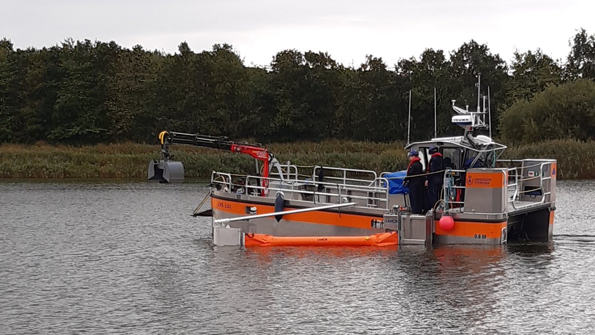 Beredskabsstyrelsen øver sejlads og indsats med sine nye lægtvandsfartøjer på Haderslev Fjord.
Fartøjerne skal bl.a. bruges til at opsamle olie tæt ved kysterne.