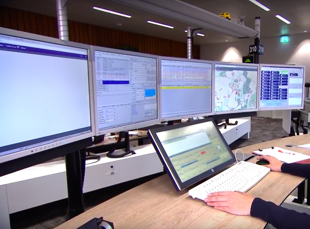 Voor de #Meldkamer Ambulancezorg Limburg in #Maastricht zijn we op zoek naar een verpleegkundig #centralist. Wil jij onderdeel zijn van een dynamische afdeling en heb jij relevante ervaring? Kijk dan hier voor de #vacature → bit.ly/3mi58zA