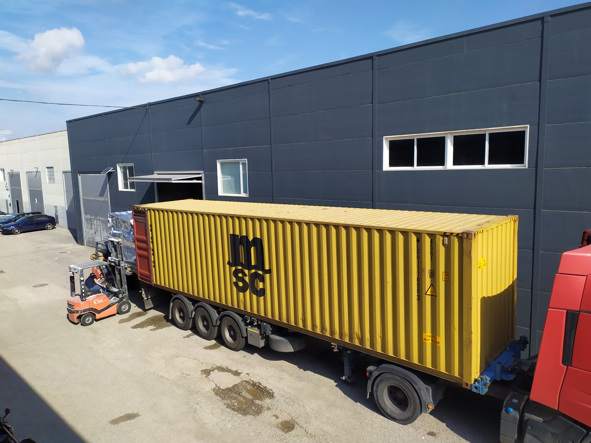 InnovaEndOfLine's tweet photo. 🇲🇽 RUMBO A MÉXICO! ⛴️En Innova no paramos y esta semana estamos en plena carga de contenedor lleno maquinaria de embalaje para cliente cerámico en México! 👌
#PackagingTechnology #InnovaMexico #Industria40 https://t.co/eyuWrTgalg