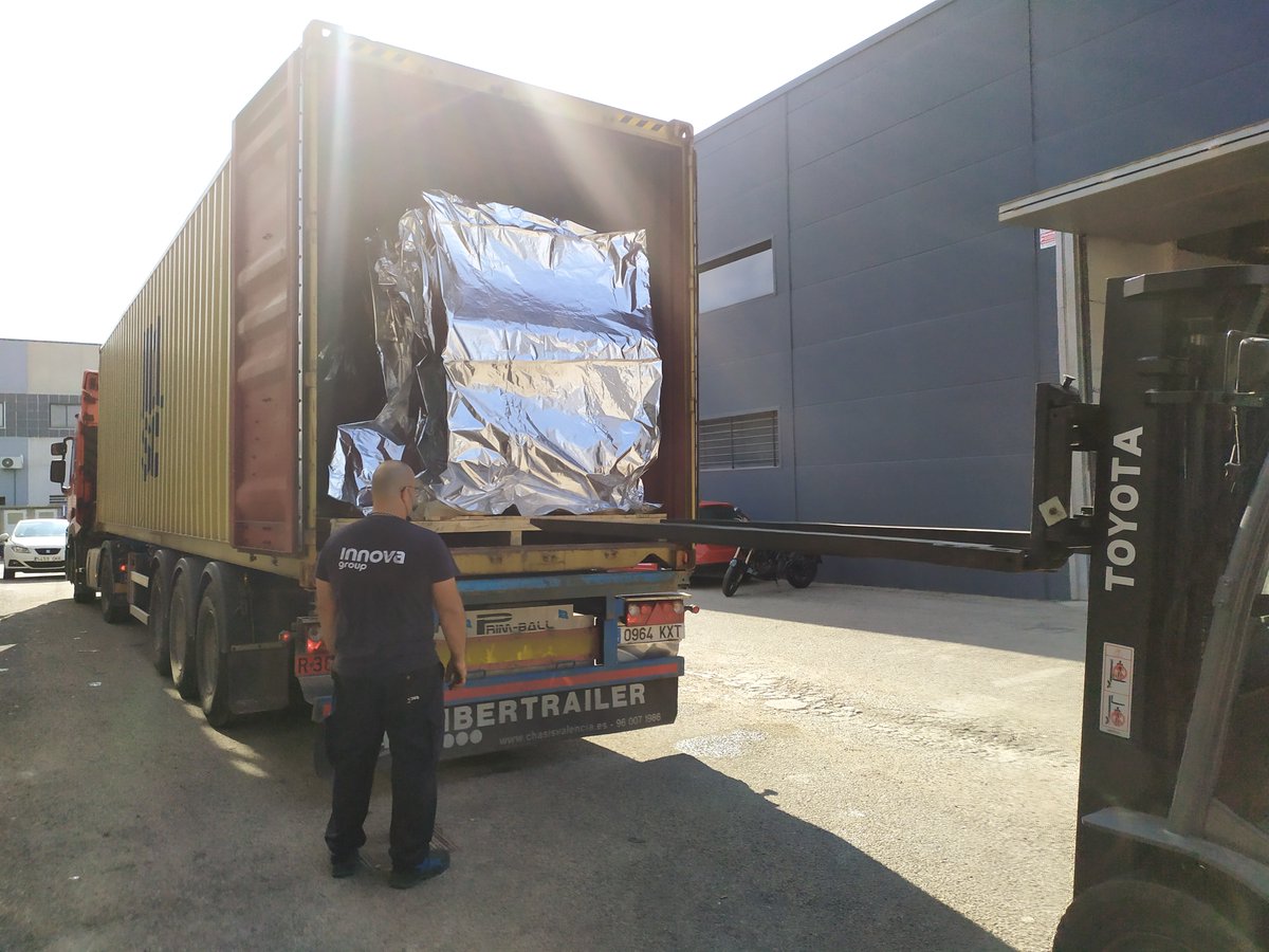 InnovaEndOfLine's tweet photo. 🇲🇽 RUMBO A MÉXICO! ⛴️En Innova no paramos y esta semana estamos en plena carga de contenedor lleno maquinaria de embalaje para cliente cerámico en México! 👌
#PackagingTechnology #InnovaMexico #Industria40 https://t.co/eyuWrTgalg