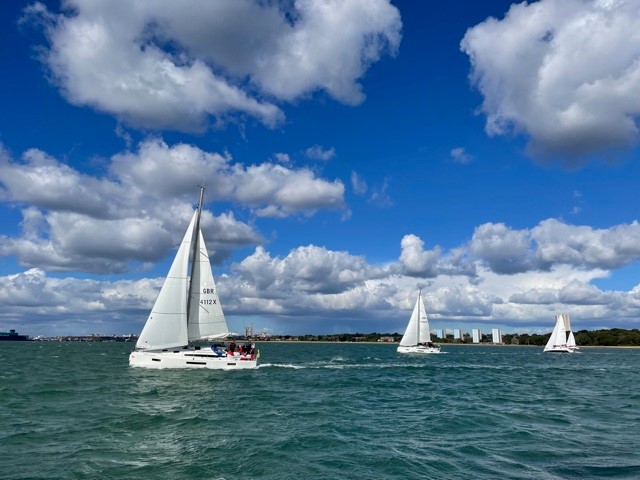 ParisSmithLLP's tweet photo. We had a great time at the Hampshire Business Cup Sailing Day on Wednesday. Check out some of our pics from the day:

Thanks @HantsBizShow and @ReesLeisure for organising, it was such fun! #Lawfirm https://t.co/AX4nHgLhha