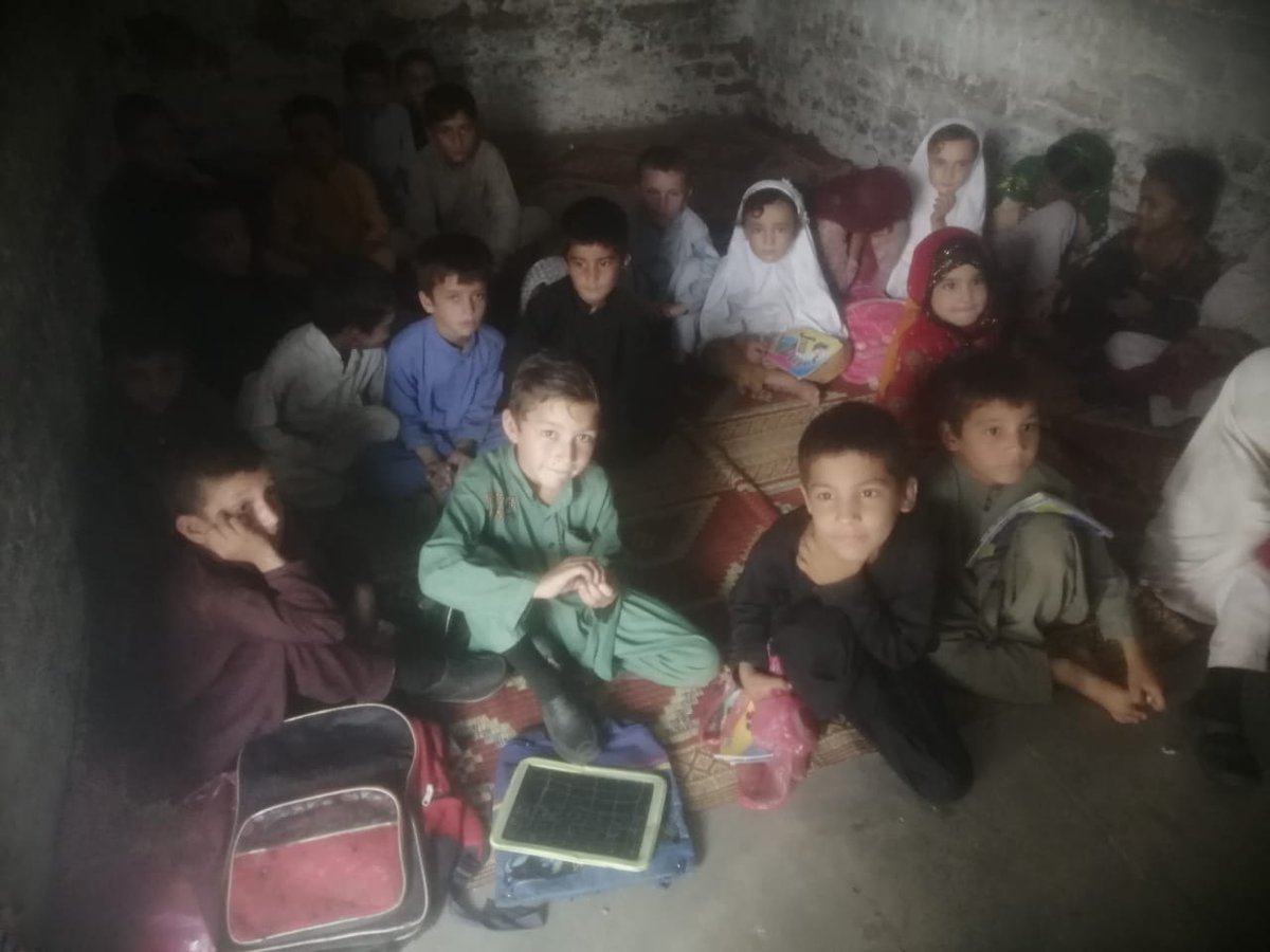 RashidShaheedF's tweet photo. وسائل کی عدم دستیابی کے باوجود ان بچوں کے فنانشل بیک گراونڈ کی چھان بین کرکے ہم انکو داخلہ دینے کیلئے انکار نہیں کرسکتے، کیونکہ یہ بچے بھی تعلیم حاصل کرنے کا برابر حق رکھتے ہیں۔
تمام صاحب استطاعت لوگوں سے درخواست کرتے ہیں کہ ان بچوں کی تعلیمی اخراجات پورا کرنے میں ہماری مدد کریں۔ https://t.co/m0cQGmLMhW
