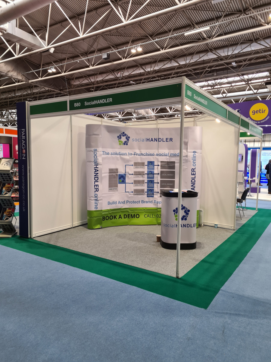 socialHANDLER® tweet media