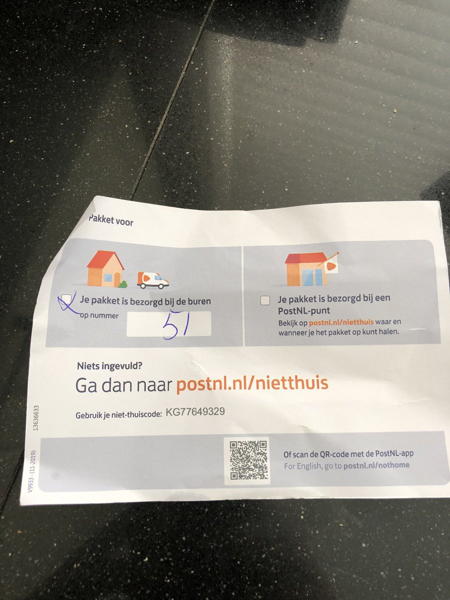 Karinvandebeek's tweet photo. Serieus @PostNL wat is dit voor een manier van bezorgen?! Niet thuis, bij de buren briefje (is prima) maar daar ligt het gewoon voor de deur in de tuin!! #kansloos #fail https://t.co/7O7rrNFrfW