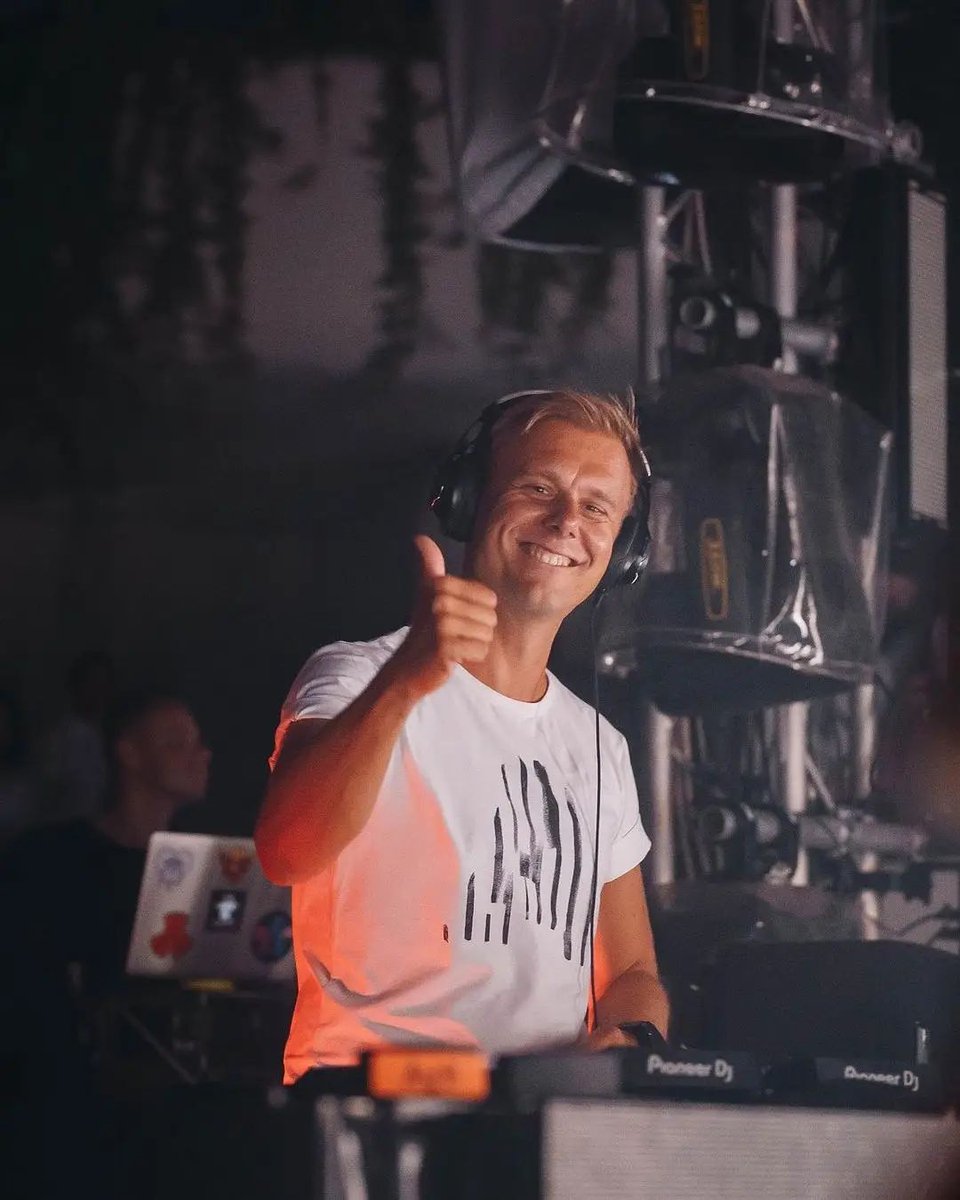 Armin van Buuren tweet media