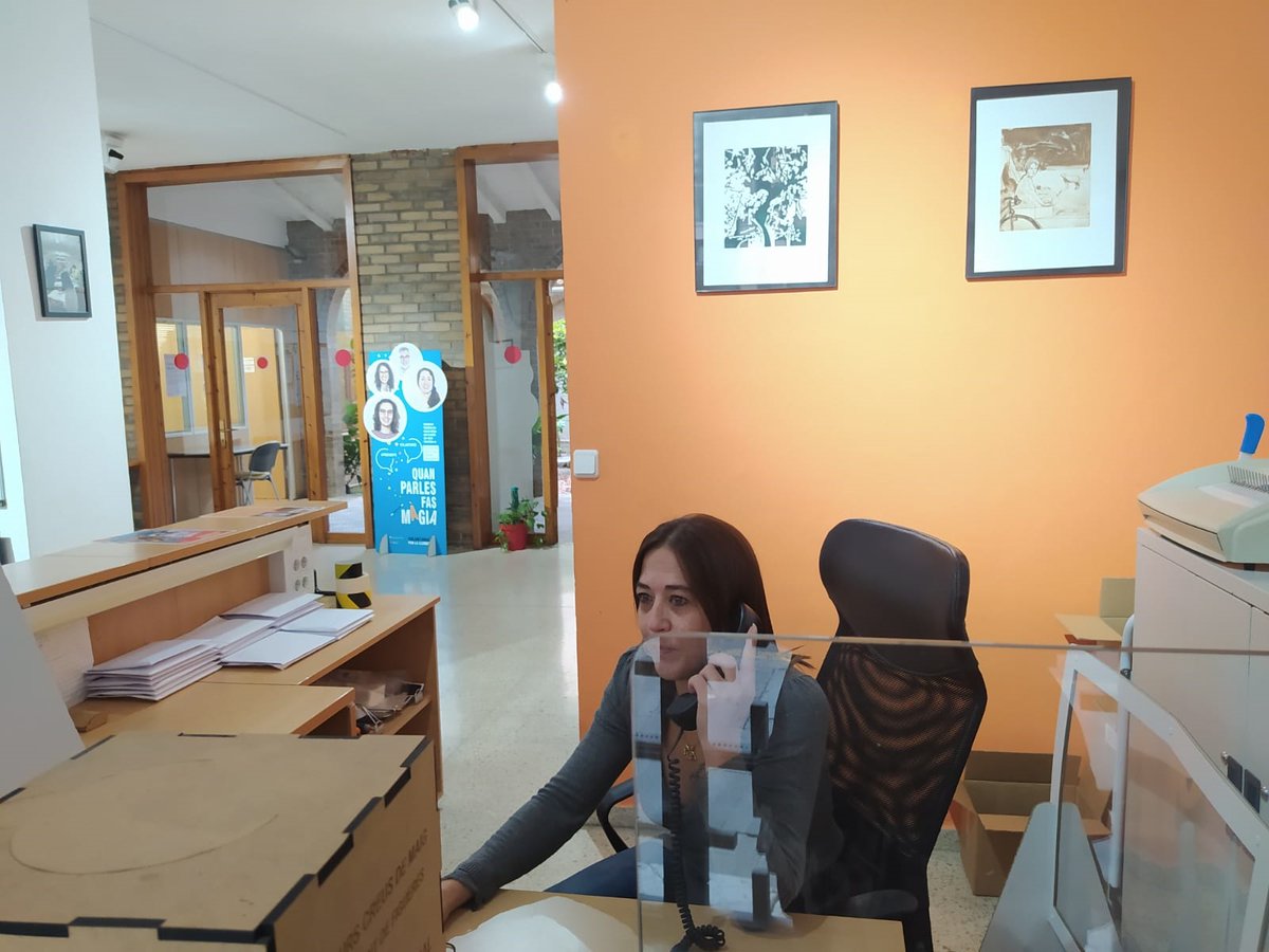 IDFOGirona's tweet photo. La #MariaLuz finalitza avui les 40h de #pràctiques a la @LaClerch d'#Operacions #administratius i generals, subvencionat per @ocupaciocat. Agraim la col·laboració, felicitem a l'alumna i li desitgem molts encerts en el nou camí professional que ha iniciat realitzant la formació. https://t.co/S49GQKelns