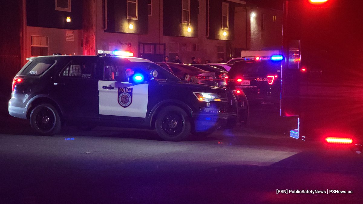 PSNews_Sac's tweet photo. #RIGHTNOW #DoubleShooting #OakPark
3600 block of 2nd Avenue
SacPD is investigating a double shooting in the alley behind the apartment complex. The entire block is currently taped off. More details as they come available from SacPD https://t.co/P1tkoVN2HA