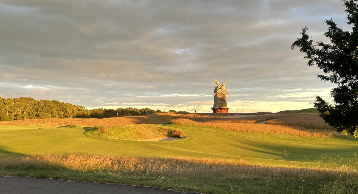 zinfandelhooks's tweet image. I have been drinking @lamborn since the 2006 vintage and this one is my favorite of them all. I shared this magnum with some friends in the Hamptons as we are doing some golfing out here. #cheers🍷🏌️