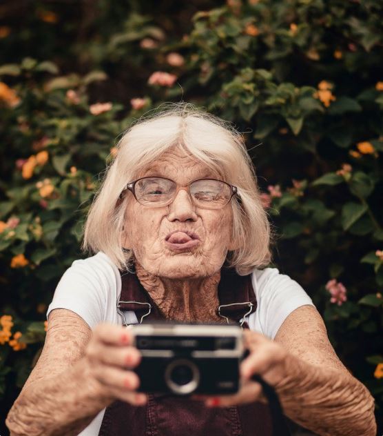 C’est la journée des personnes âgées ! 👩‍🦳👨‍🦳
Terminée l’époque pépé-mémé devant la TV : être senior c’est le nouvel âge d’or ! 😎
Ménage ou aide à domicile, avec l’ADMR, profiter de la vie devient tellement facile ! 👌