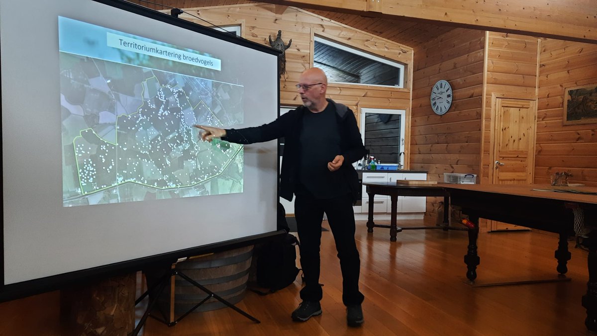 Medewerkers van @INBOVlaanderen en INAGRO informeren de lokale landbouwers en wisselen ideeën uit over de beheermaatregels van het @PARTRIDGE_NSR project en de effecten op biodiversiteit in het demogebied te Ramskapelle.