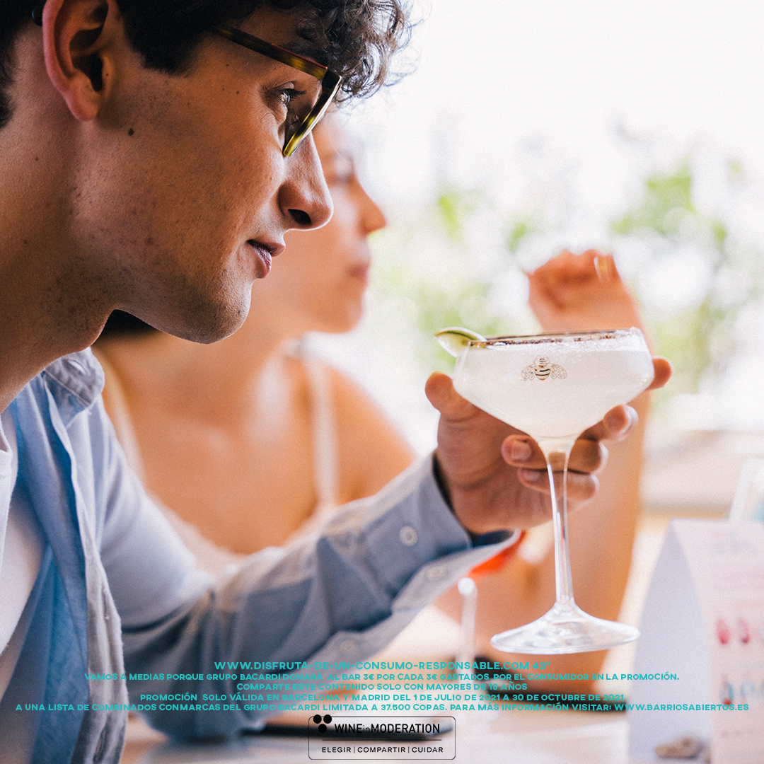 ¡Nada como disfrutar de las tardes😎 de Madrid en tus terrazas y bares de siempre! 🍹 Ven a comenzar el fin de semana con nosotros y descubre todo lo que los bares de tu barrido pueden ofrecerte. borja_lucini  
#elbotanico #terrazasmadrid #barrioretiro #restaurantesenmadrid