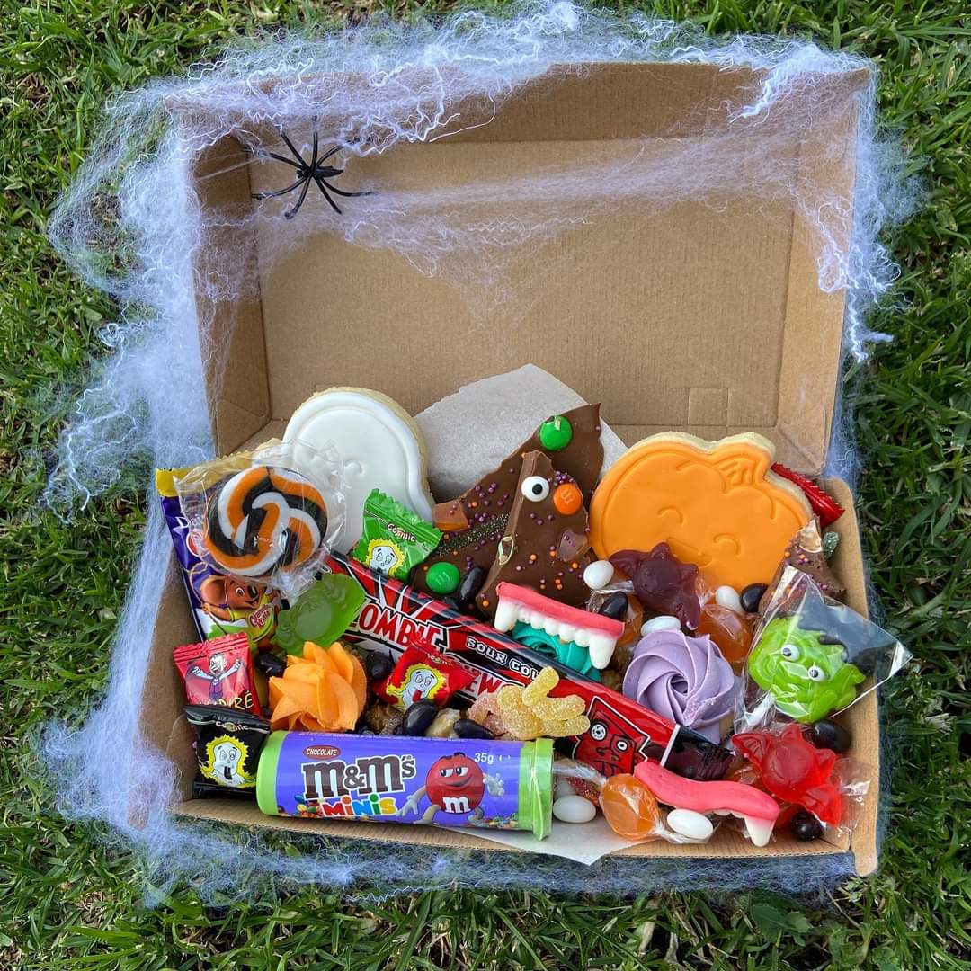 Ark_Arrow_Graze's tweet photo. Halloween Graze Box!

Treat the kids (or trick..) with this Halloween box.

$30

Pickup will be from Clyde on Saturday the 30th. https://t.co/e7C0cD2xmO