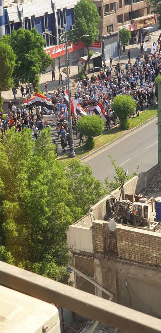 Babylonian_1's tweet photo. #Iraq_protest
Demonstrators continue to flock in big numbers to Al-Tahrir Square .
احرار بغداد يتوافدون الى ساحة التحرير باعداد كبيرة . https://t.co/vdWFzKy8Ks