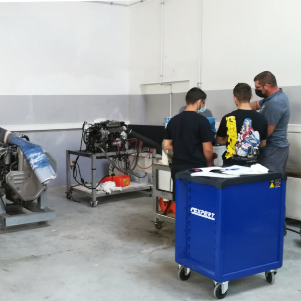 Nouvel atelier Mécanique inboard à Villefranche  🚤 !
Inauguré cette semaine par les CQP Agent de maintenance 2e année et les CQP Mécanicien nautique en reconversion
#formation #nautisme #1passion1job #mécanique #inbcotedazur