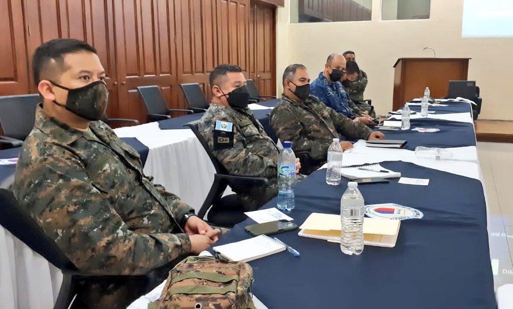 Ejercito_GT's tweet photo. La Dirección General de Derechos Humanos y Derecho Internacional Humanitario del #MINDEF organizó mesa técnica con diferentes dependencias del #MDN y del #EMDN, para discutir la Política de Derechos Humanos y Derecho Internacional Humanitario del #EjércitoGT. https://t.co/BphzqelpHk