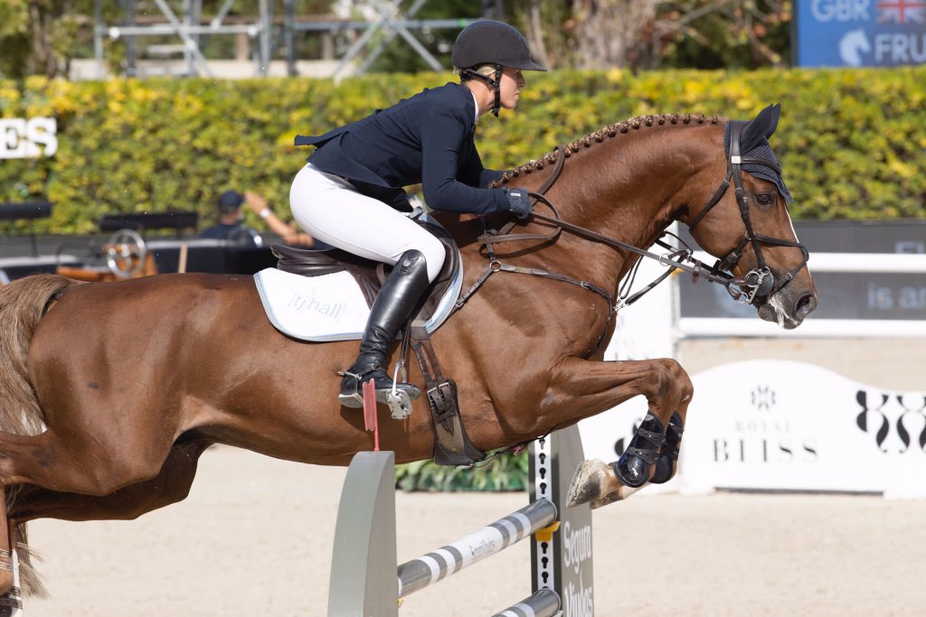 CSIOBarcelona's tweet photo. CONGRATULATIONS to the great winner of the Copa Negrita @ronnegrita 🤩🙌🏼 @hollysmithsj - Amazing job! Huge congratulations 🥳💜
🥈 @lillieckeenan
🥉 Spencer Smith
#CSIOBarcelona #CopaNegrita #RCDPB #RonNegrita #ShowJumping @equestrianteamgbr
📸Photo: @nacholano https://t.co/76jtsKw8LI