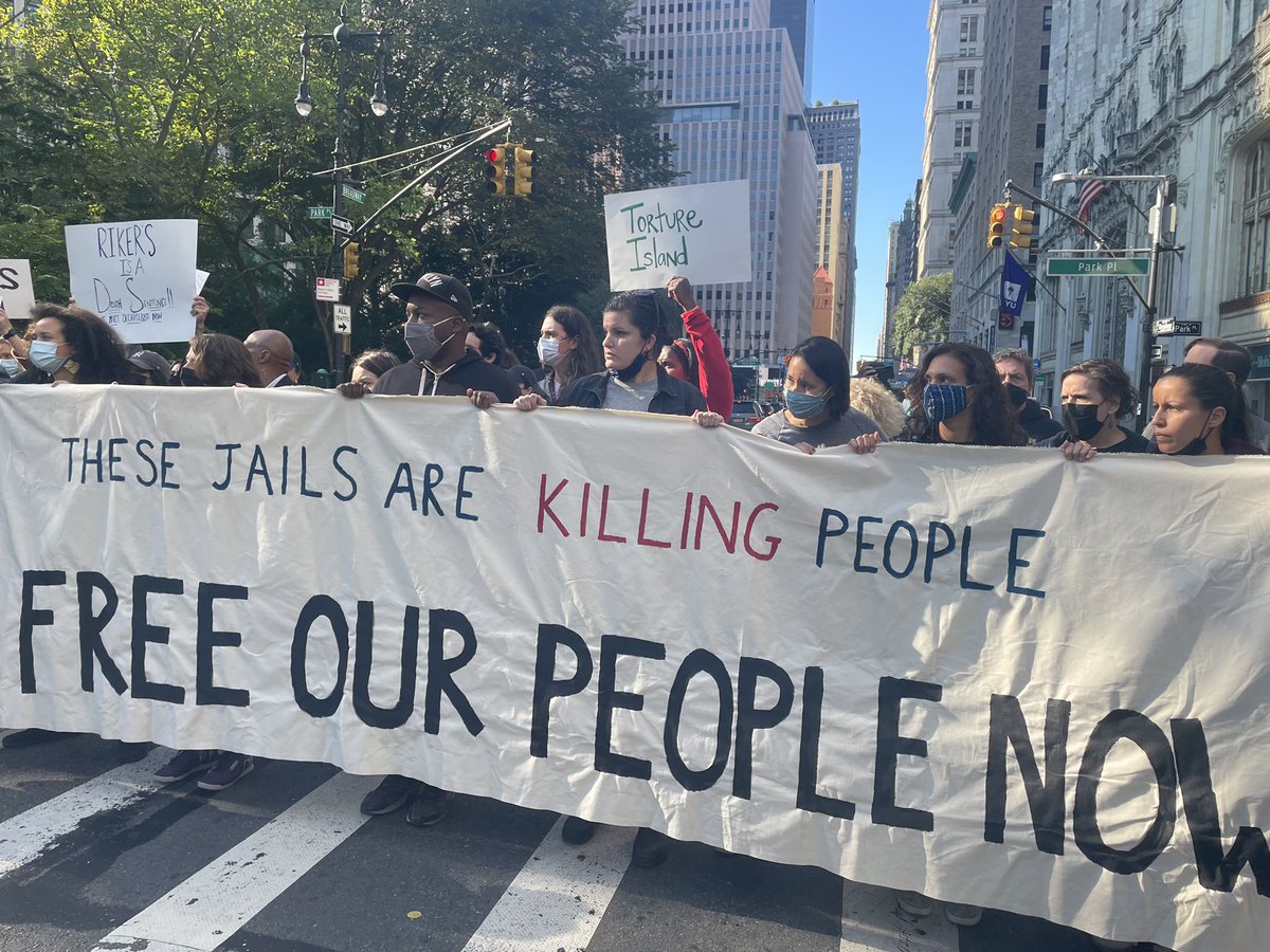 bradhoylman's tweet photo. Schools, housing, environmental resilience. This is what our City needs to prioritize. 

Not mass incarceration.

And we won’t stop marching til our spending matches our best ideals. #DecarcerationNOW. https://t.co/tnKE0tzYYw