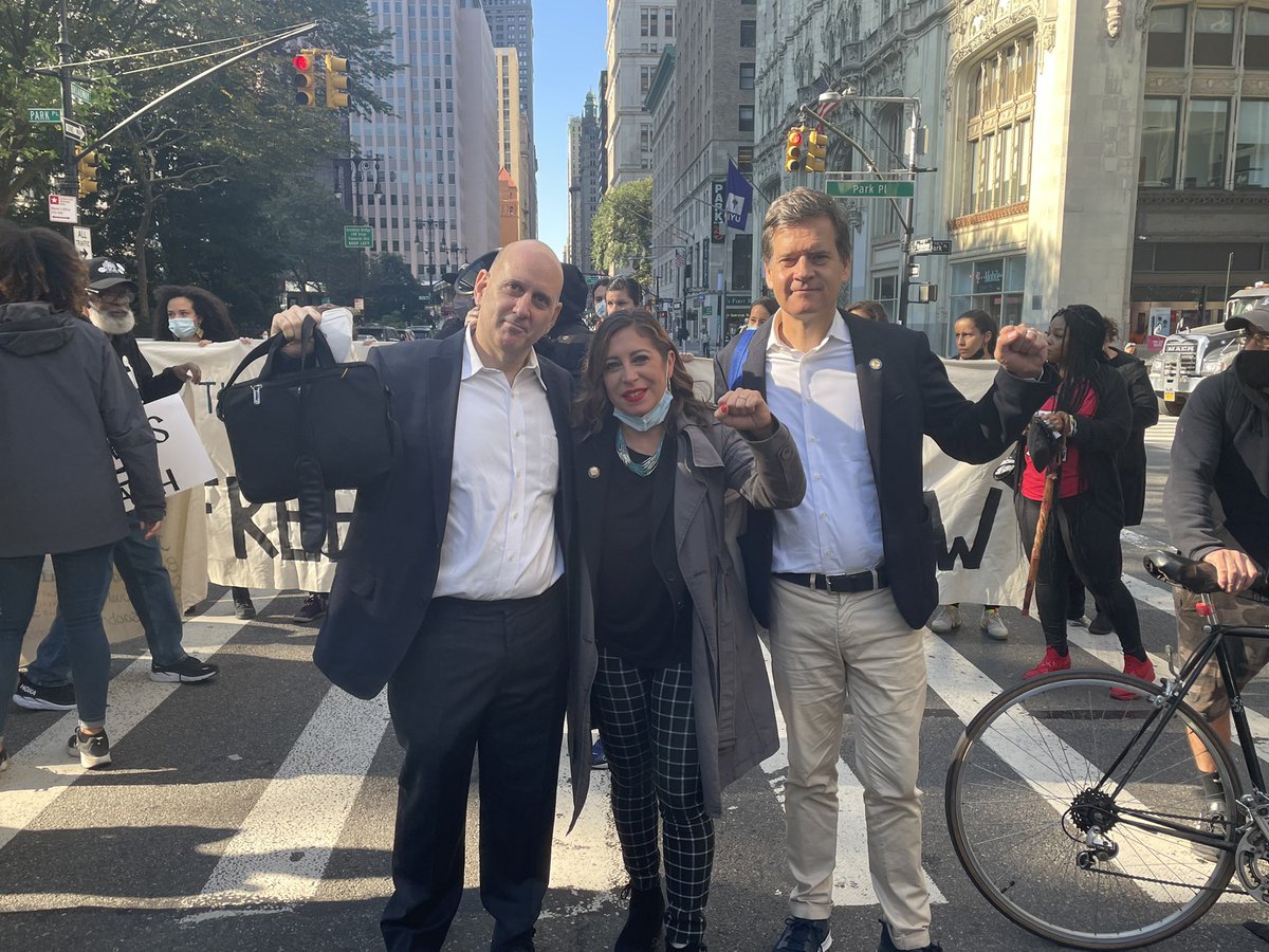 bradhoylman's tweet photo. Schools, housing, environmental resilience. This is what our City needs to prioritize. 

Not mass incarceration.

And we won’t stop marching til our spending matches our best ideals. #DecarcerationNOW. https://t.co/tnKE0tzYYw