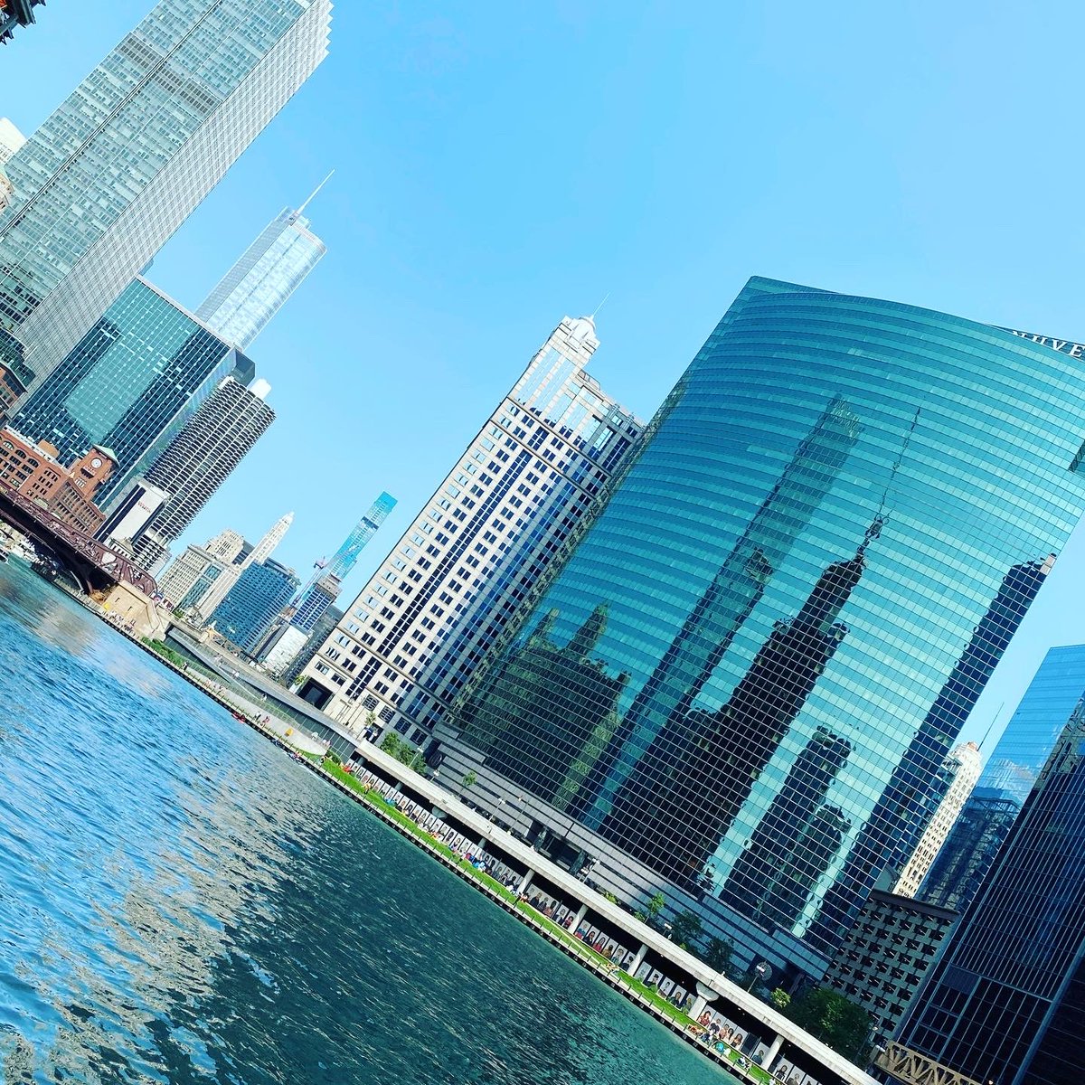 mulberrymc's tweet photo. Graphic Designer Izabella Dubanski captured this angle of the Chicago river while on a river cruise. We'll never get tired of Chicago architecture! #OutsideOurWindow https://t.co/D0pEu1QeVO