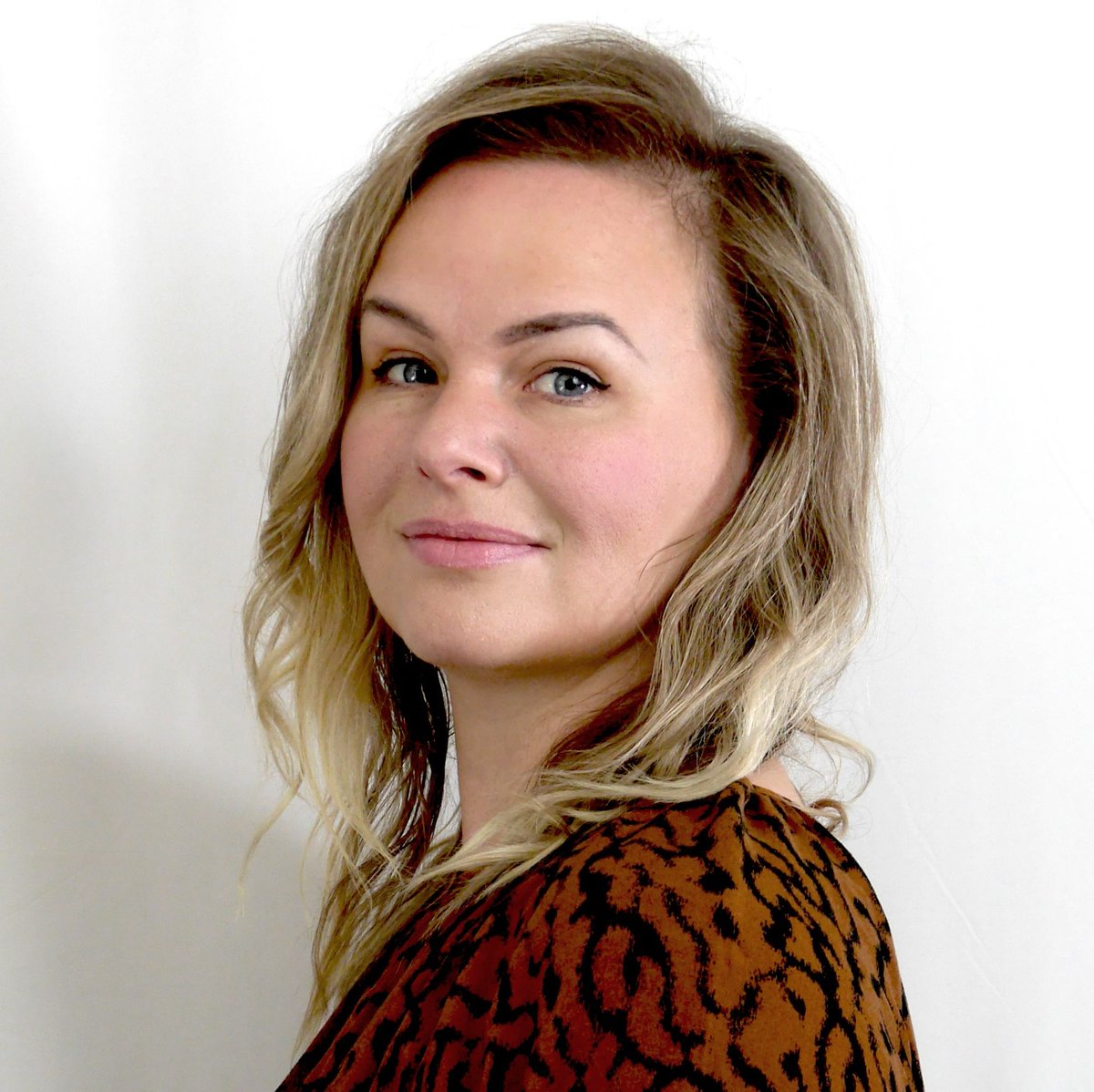 DowntownYonge's tweet photo. Meet our second artist, Gosia Komorski ! Check out her portal in College Park until October 19! @gosiakomorski 

#YongeLove #ShowLoveTO #RestoreTheCore https://t.co/1KGsJmLnRm