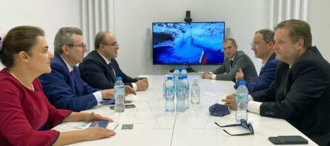 Syrian Minister of Economy and Foreign Trade Muhammad Samer Al-Khalil has discussed in #Dubai with Alexei Grozdev, Russian Deputy Minister of Industry and Trade, aspects of cooperation between #Syria and #Russia in the economic fields.