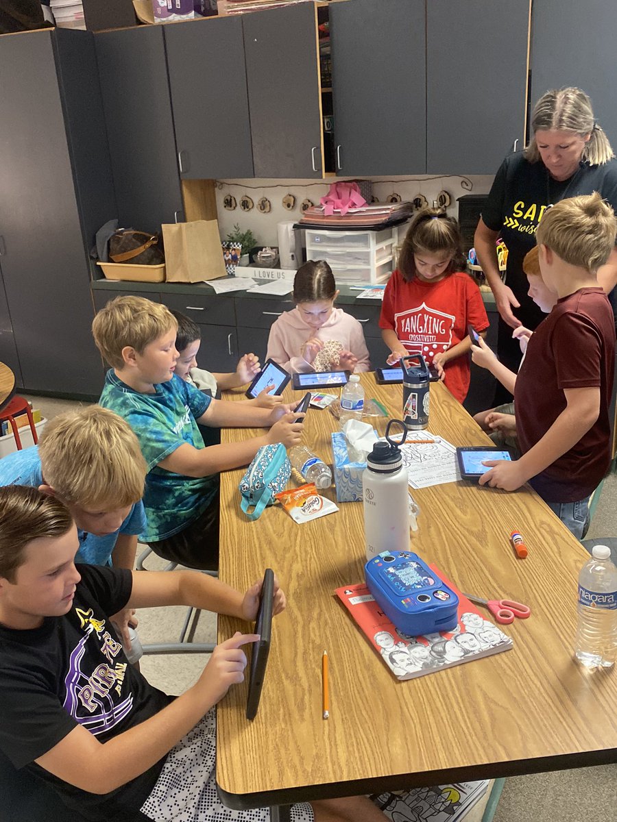 aesbinford's tweet photo. Collaborating and coding with @McPhersonAES @aesegdorf  Growing creativity, logical thinkers and problem solvers! #ActonFam #aes3rd https://t.co/D0WPvElxkC