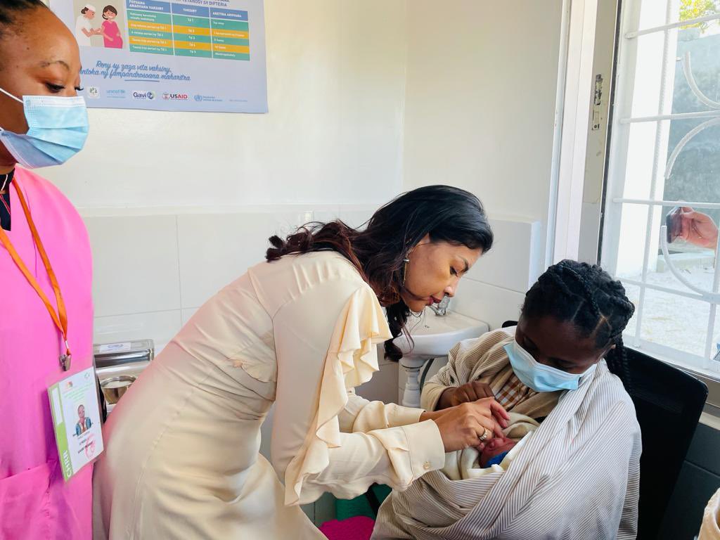 charlottefaty's tweet photo. Delighted to launch the 4th Immunization Center with @mialy_rajoelina #AssociationFitia in ANOSY region.Fruitful partnership between @Msanp_Mada @OMSMadagascar &Association FITIA #ANOSY Region https://t.co/YBUK1DYJgy