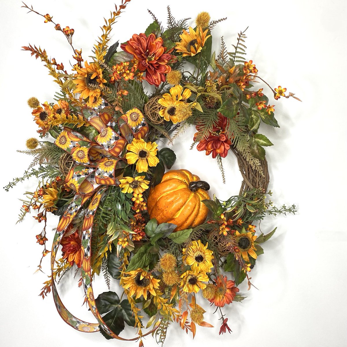 AmazingBling2's tweet image. Excited to share this item from my #etsy shop: Fall Sunflower and Pumpkin Wreath etsy.me/3ux2TfF