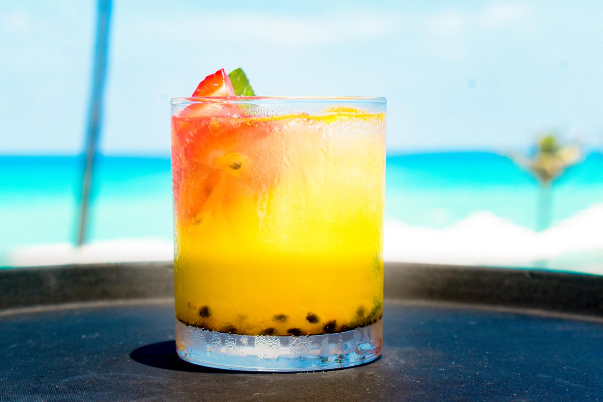 Such a refreshing way to close out the week. May the new week be as bright and beautiful as this delicious cocktail we serve at #NowEmerald Cancun. Cheers to that. 🍹