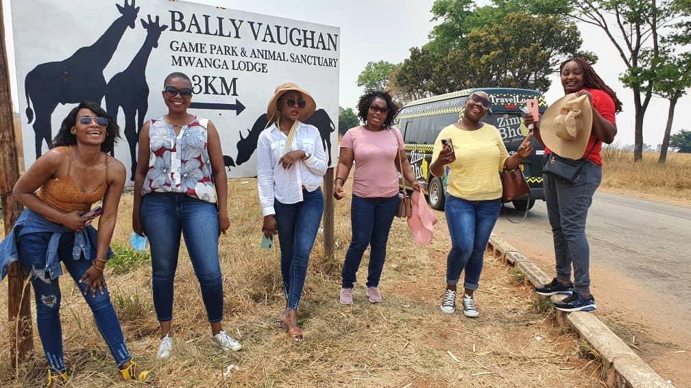 ZimBho_Official's tweet photo. What's your ideal #ZimRoadTrip!? And who will be your travel buddies!?
#ZimBho👍
#iZimYami
#Vakatsha
#MyPerfectRoadTrip
#VisitZimbabwe https://t.co/QmhElI7iyR