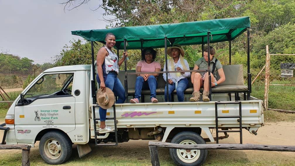 ZimBho_Official's tweet photo. What's your ideal #ZimRoadTrip!? And who will be your travel buddies!?
#ZimBho👍
#iZimYami
#Vakatsha
#MyPerfectRoadTrip
#VisitZimbabwe https://t.co/QmhElI7iyR