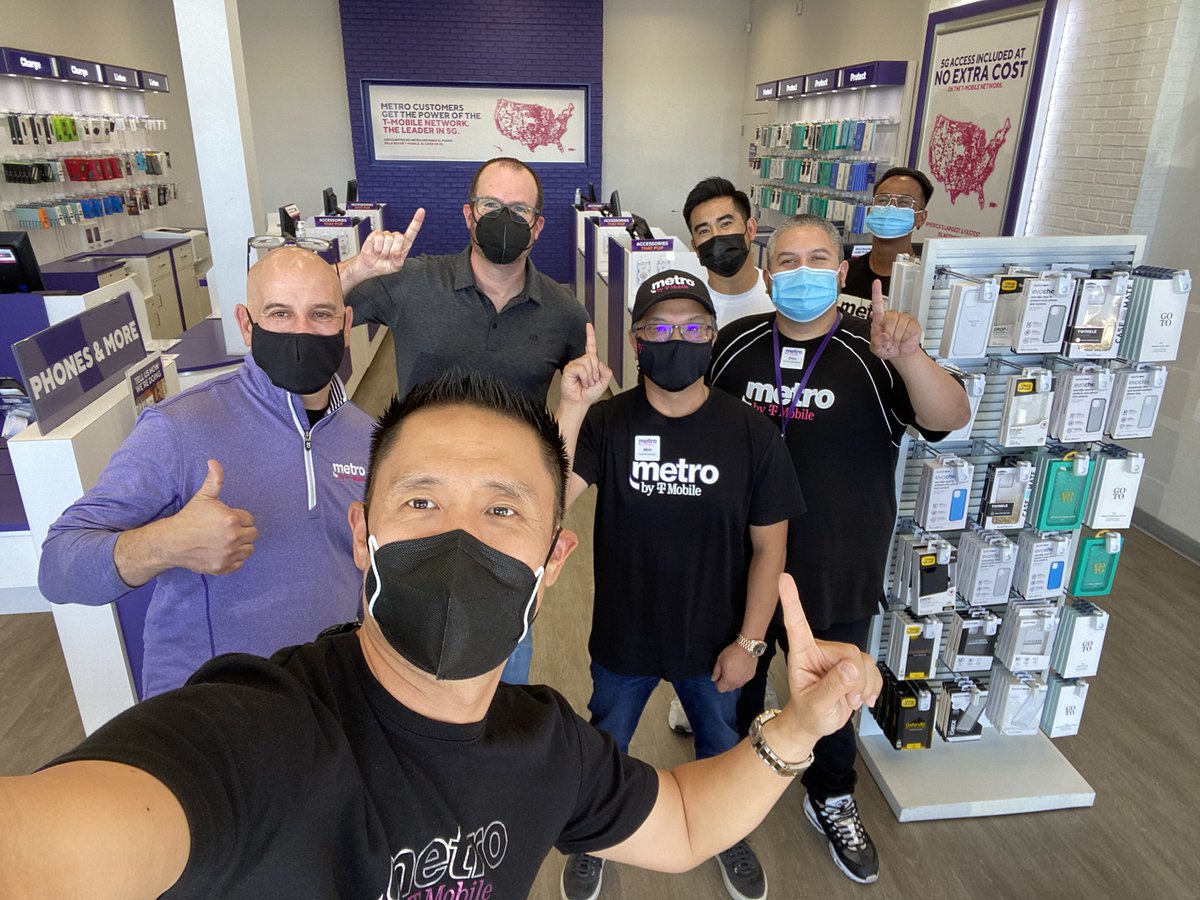 This team said they are #ALLIN for Q4!  Ready break some records! <a href="/MetroByTMobile/">Metro by T-Mobile</a>