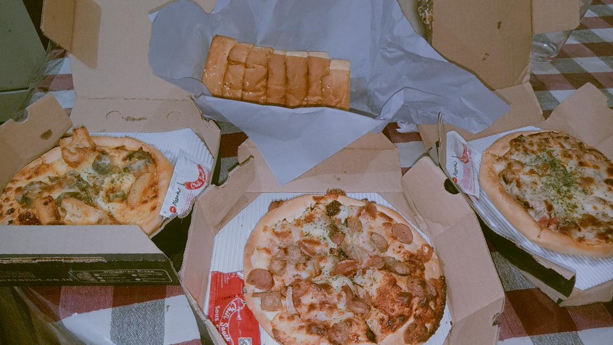 dheastx's tweet photo. makan ngab https://t.co/eGhXsTgIJF