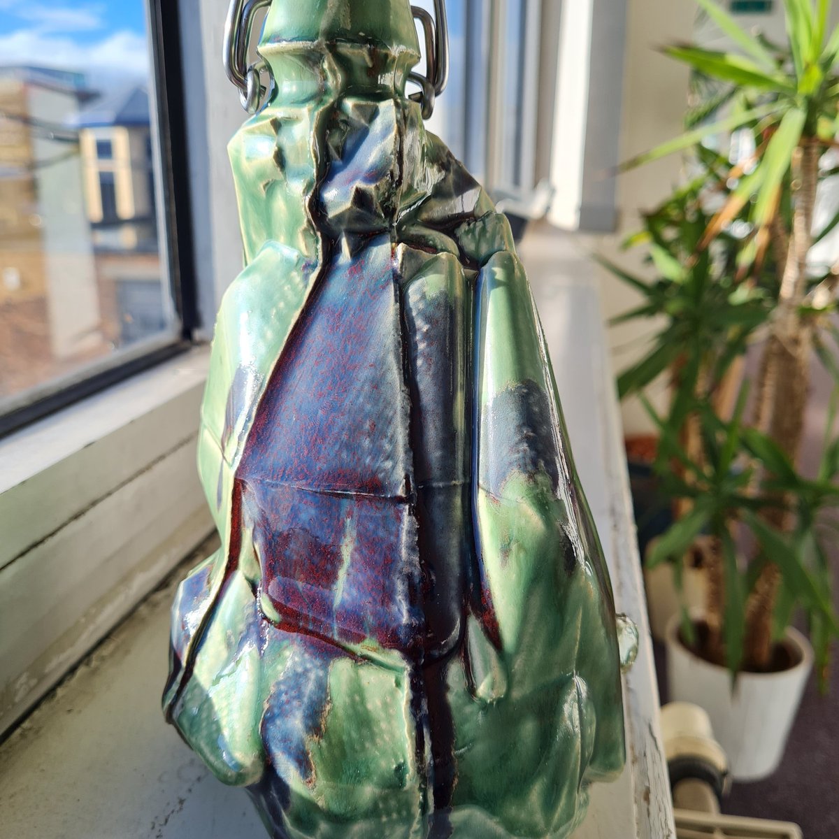 Here is the first of my Gong Bottles out of the kiln this afternoon. 

It was designed in virtual reality as part of the #DistanceProject with @AppliedArtsScot